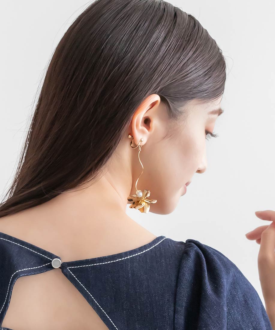 No 36 フラワー ホワイト ドロップ 透明 ピアス/イヤリング