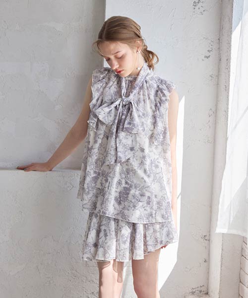 フリルデザインシアーブラウスセットアップ