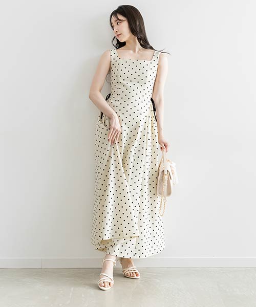 フロッキードットフィットアンドフレアワンピース