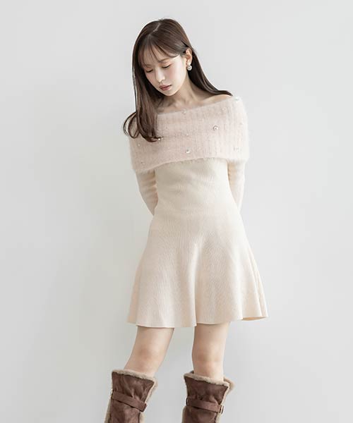 【Decorative Knit】【選べる丈感】フラワー×パールオフショルニットワンピース
