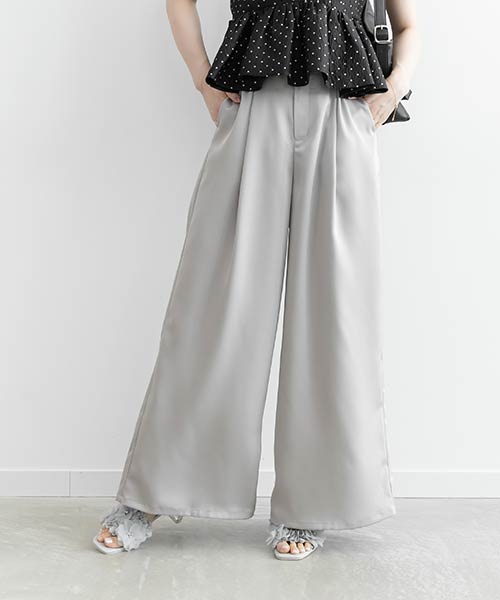 ビジューベルト付きサテンハイウエストワイドパンツ
