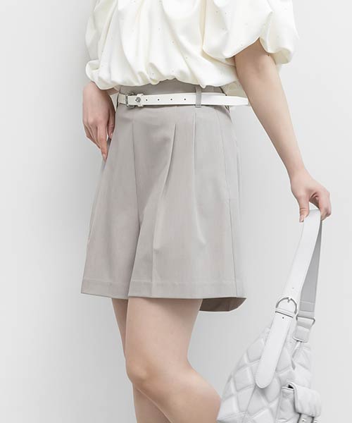 モノグラムベルト付きショートパンツ