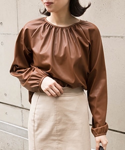 【SALE】フェイクレザーギャザーブラウス