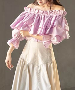 【佐藤晴美さん着用】2WAYフリルブラウス