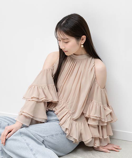ラッフルフリルオフショルダーブラウス
