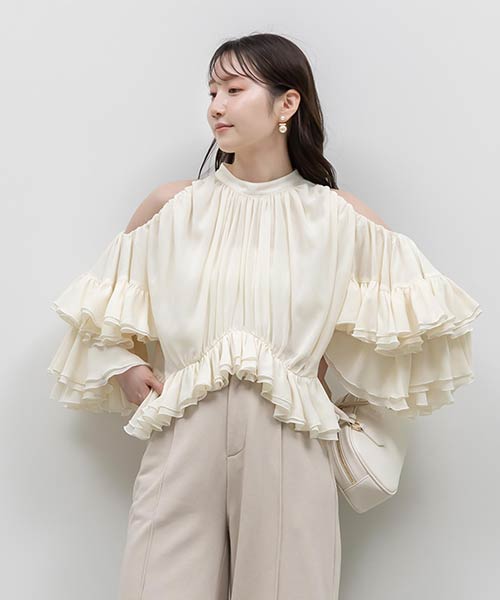 ラッフルフリルオフショルダーブラウス