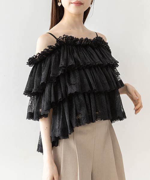 レースティアードオフショルダートップス