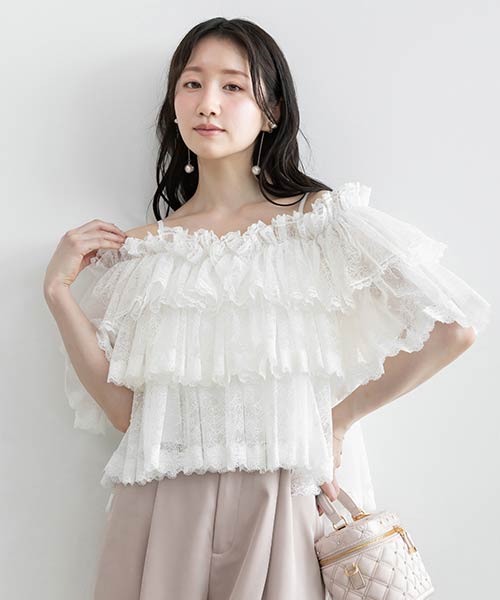 レースティアードオフショルダートップス