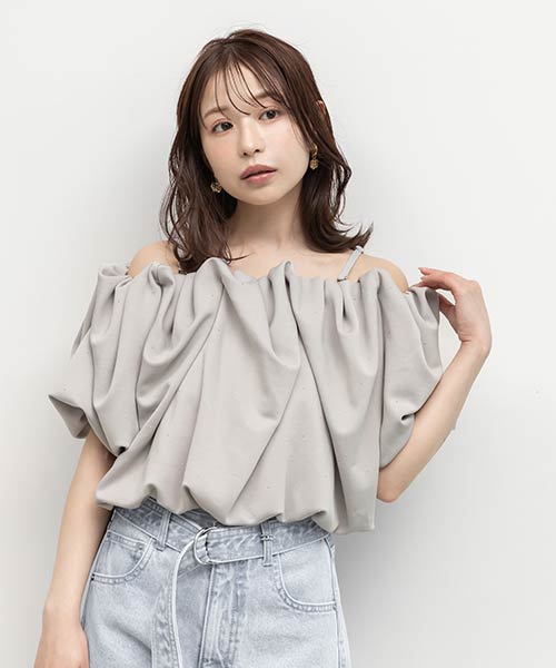 ボリュームオフショルダートップス