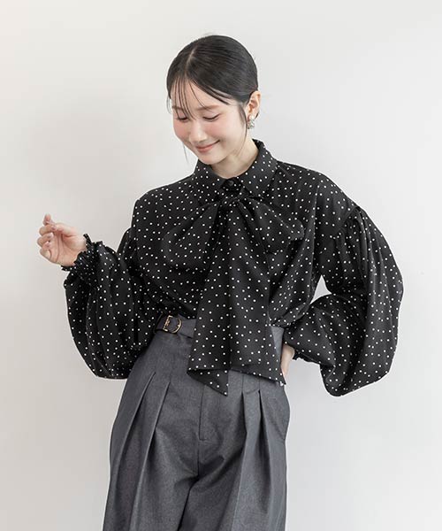 ボウタイ付きバルーンスリーブブラウス