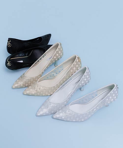 モノグラムチャームシアーパンプス