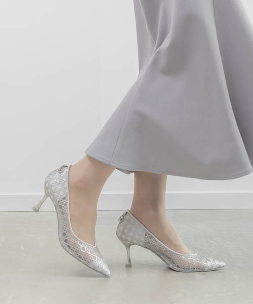 モノグラムチャームシアーパンプス