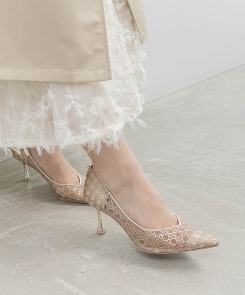 モノグラムチャームシアーパンプス