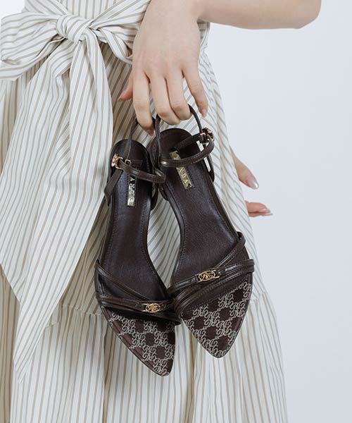 アシンメトリーベルトストラップサンダル