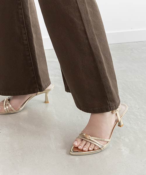 アシンメトリーベルトストラップサンダル