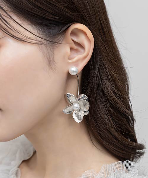 フラワーモチーフピアス