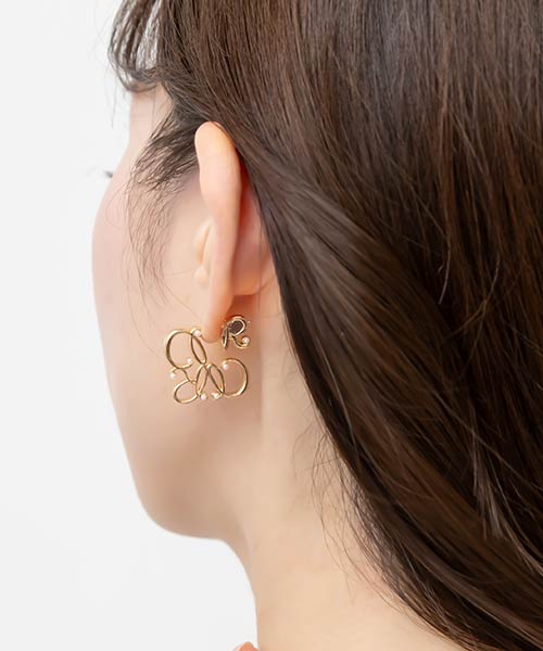 モノグラムデザインピアス