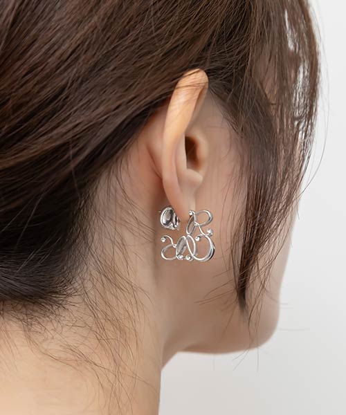 モノグラムデザインピアス