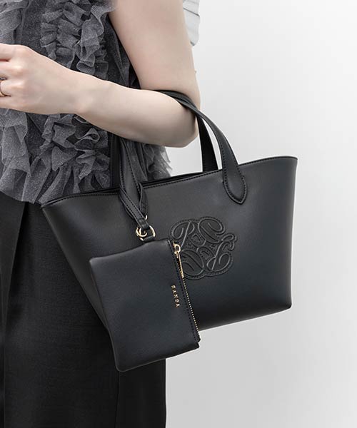 2WAY ポーチ付きモノグラムエンボストートバッグ