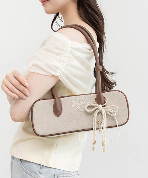 チャーム付きスクエアボストンバッグ