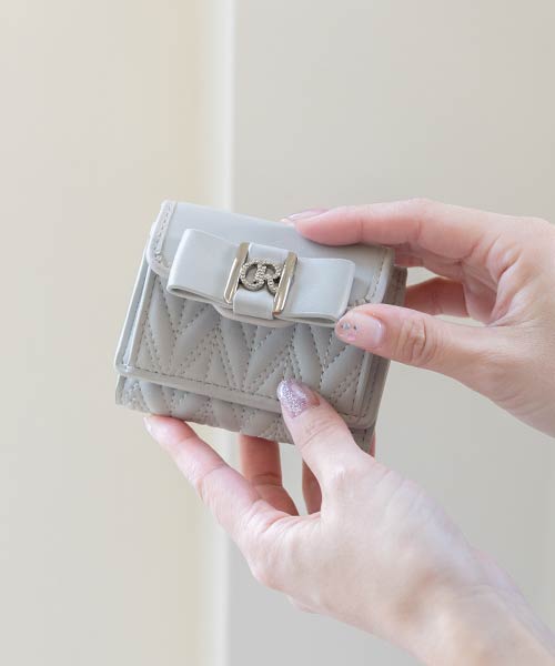 ビジューモノグラムリボン三つ折りウォレット