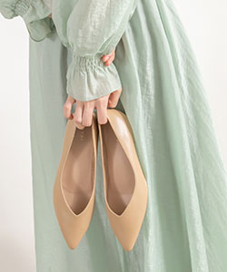 【SALE】3E幅広 ソフト Vカットフラットパンプス