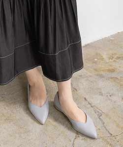 【SALE】3E幅広 ソフト Vカットフラットパンプス