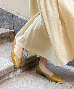 【SALE】3E幅広 ソフト Vカットフラットパンプス