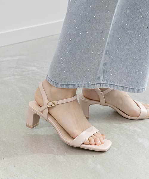 ゴールドピースヒールストラップサンダル
