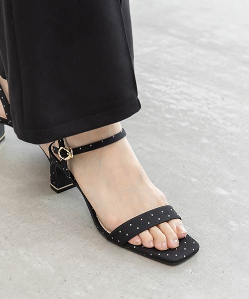 ゴールドピースヒールストラップサンダル