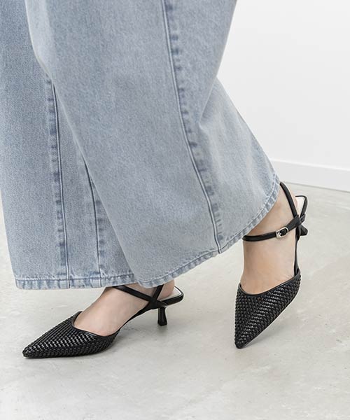 ブレードデザインアンクルストラップパンプス