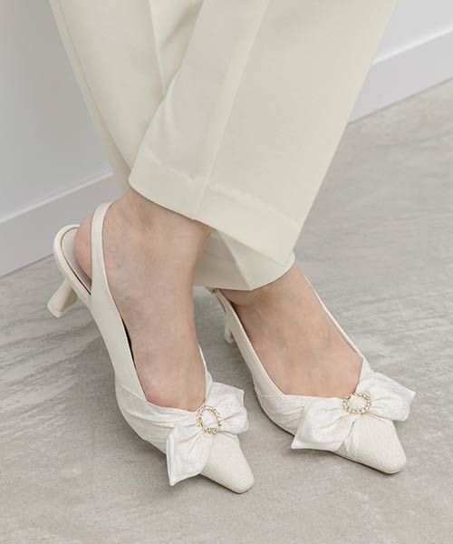 モノグラムスカーフバックストラップパンプス