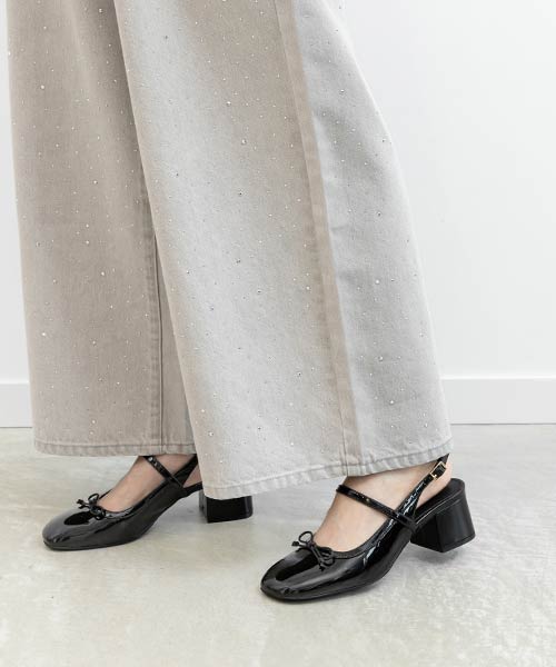 エナメルバックストラップパンプス