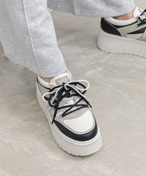 ダブルシューレースボリュームソールスニーカー