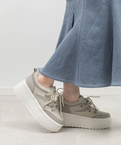 ダブルシューレースボリュームソールスニーカー