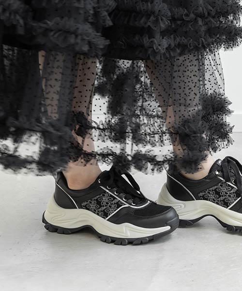 モノグラム刺繍デザインスニーカー