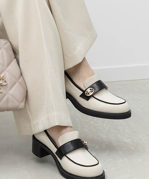 モノグラムパーツボリュームローファー