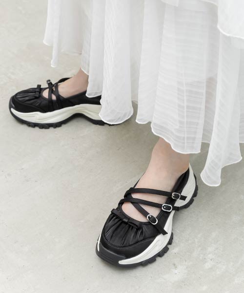 ボリュームソールクロスベルトスニーカー