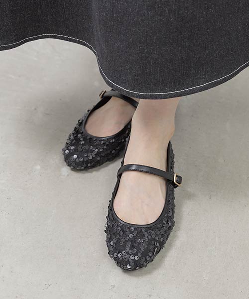 ラウンドトゥストラップパンプス