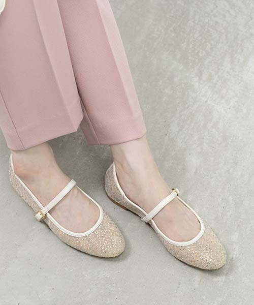 ラウンドトゥストラップパンプス