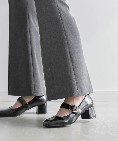 モノグラムバックルメリージェーンパンプス