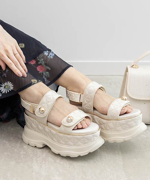 パールパーツキルティングスポーツサンダル