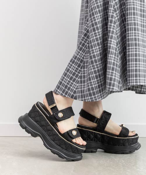 パールパーツキルティングスポーツサンダル