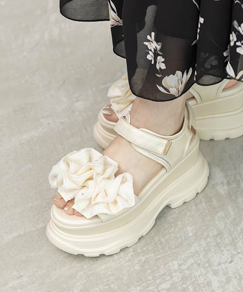 ボリュームフリルスポーツサンダル