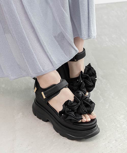 ボリュームフリルスポーツサンダル