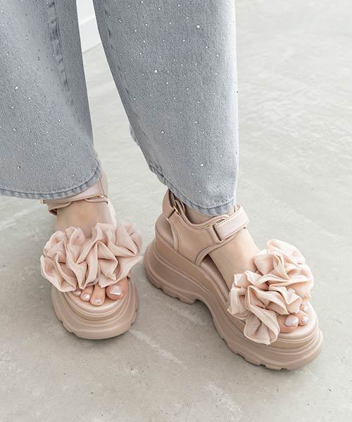 ボリュームフリルスポーツサンダル