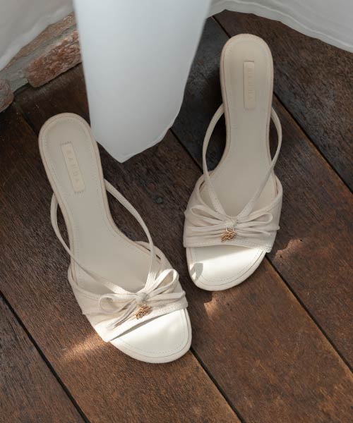 モノグラムパーツギャザーリボンサンダル