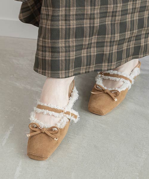ファートリムフラットミュールパンプス